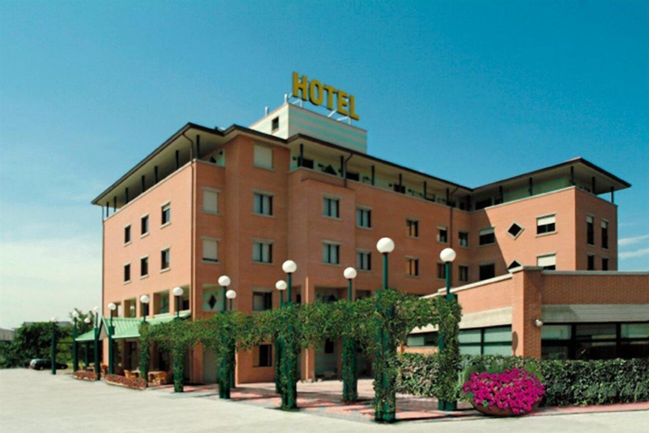 Leonardo Hotel Parma Luaran gambar