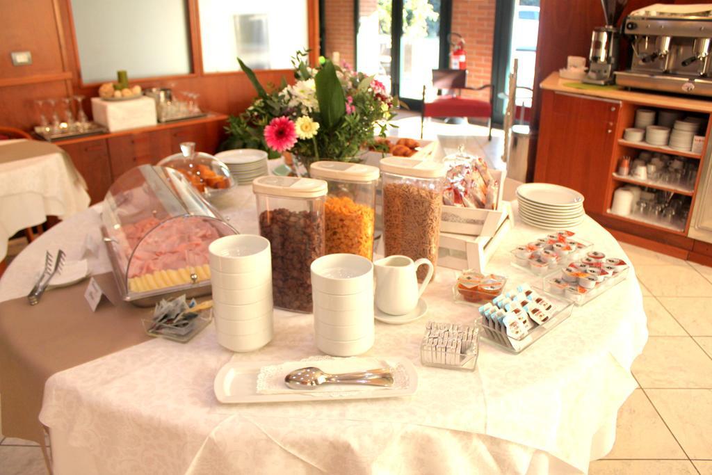 Leonardo Hotel Parma Luaran gambar