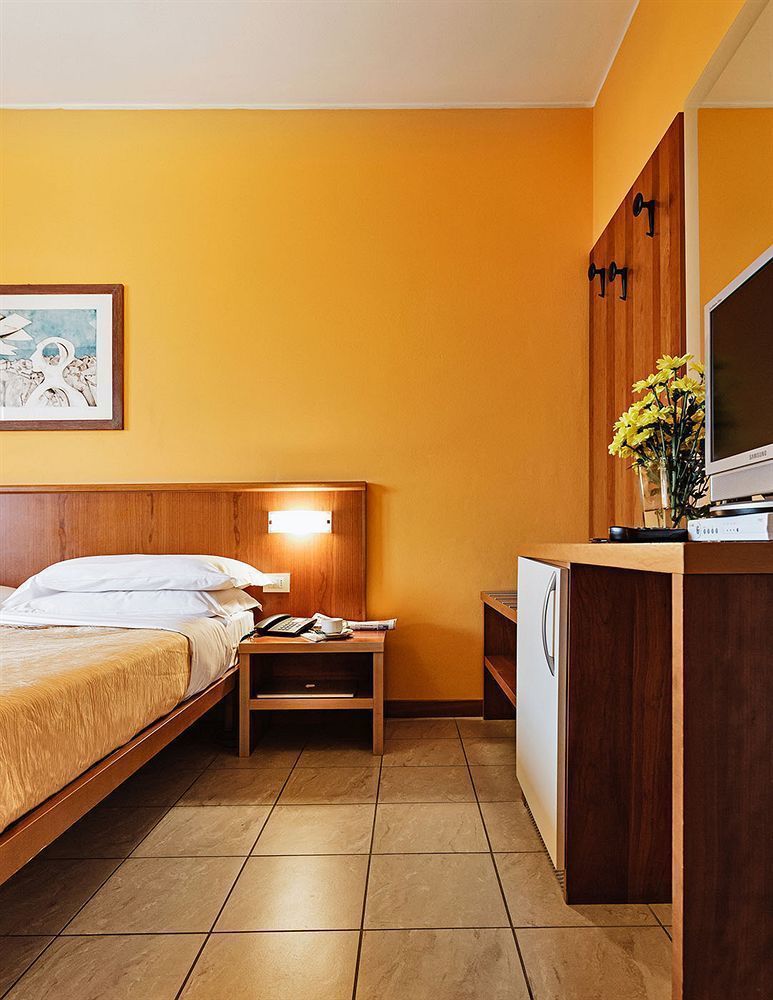 Leonardo Hotel Parma Luaran gambar