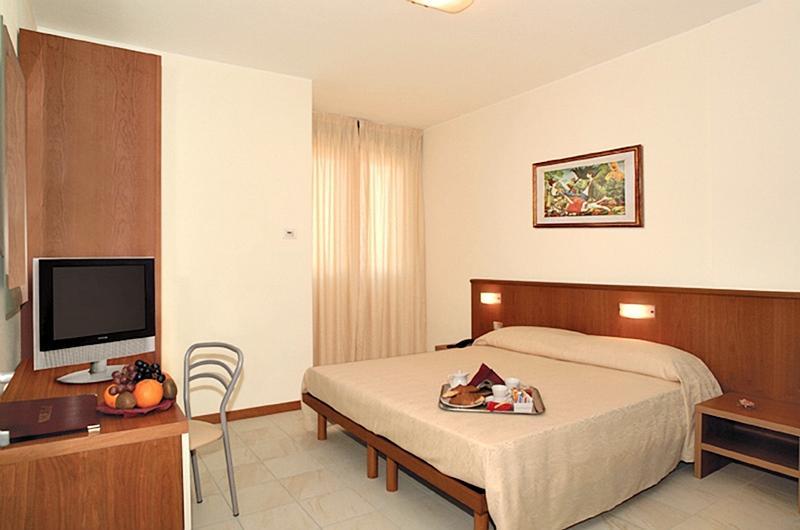 Leonardo Hotel Parma Luaran gambar