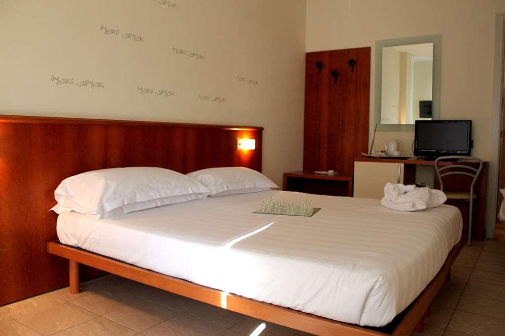 Leonardo Hotel Parma Bilik gambar
