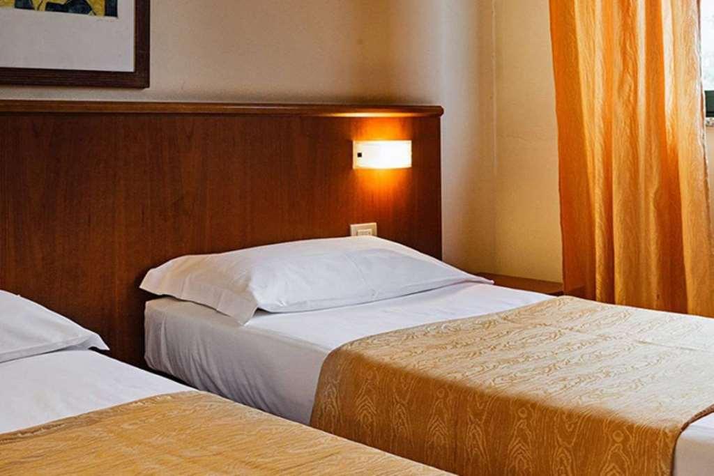 Leonardo Hotel Parma Bilik gambar