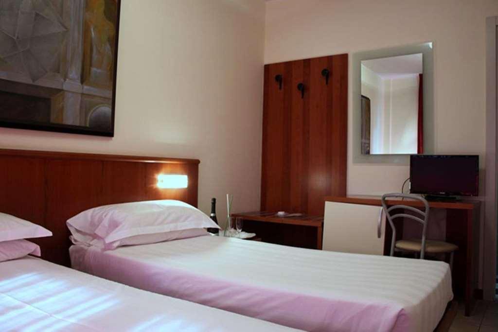 Leonardo Hotel Parma Bilik gambar