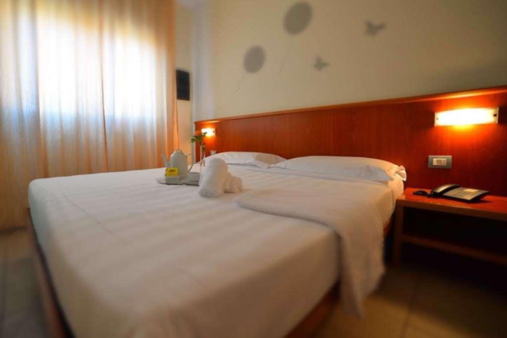 Leonardo Hotel Parma Bilik gambar
